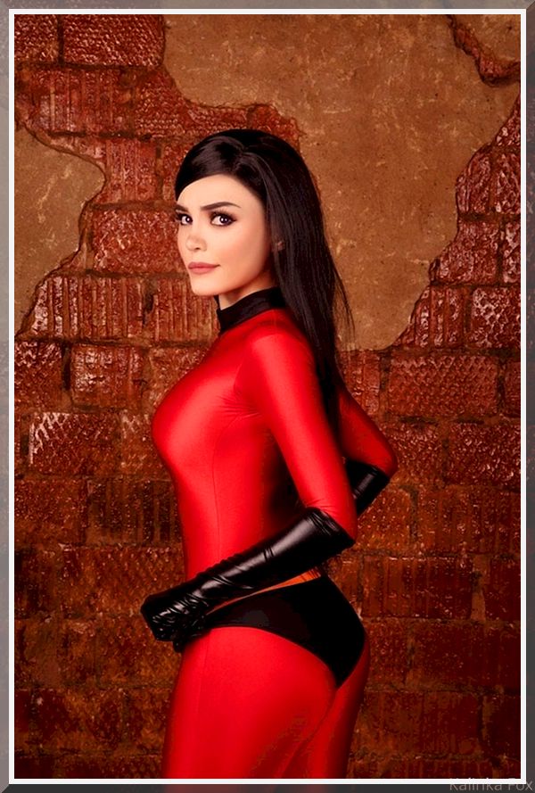 kalinka fox смелые и жаркие косплей фото в образе виолетты парр (из суперсемейки) (35)