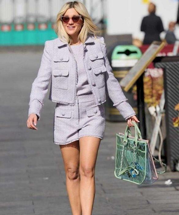 ashley roberts выглядит шикарно в коротких шортах на улецах лондона (11)
