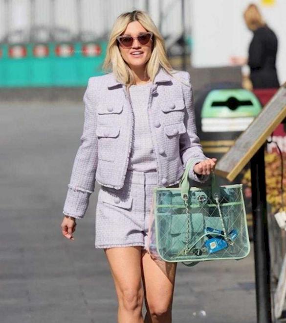 ashley roberts выглядит шикарно в коротких шортах на улецах лондона (10)