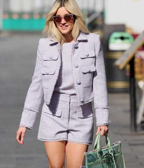ashley roberts выглядит шикарно в коротких шортах на улецах лондона (7)